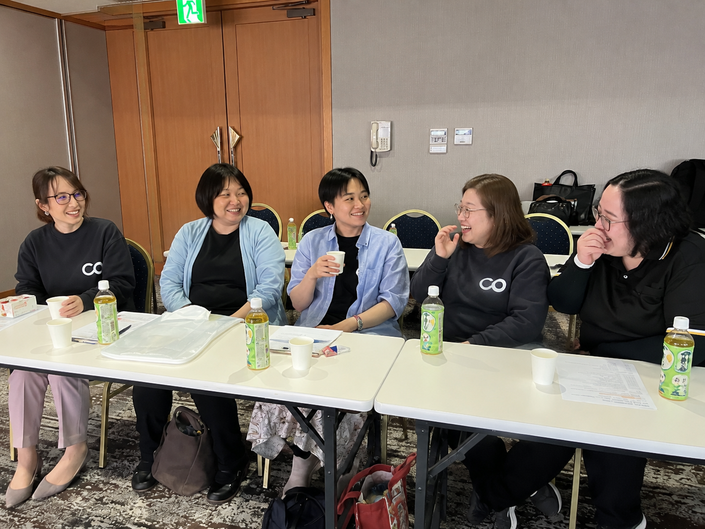街を行き交う人々