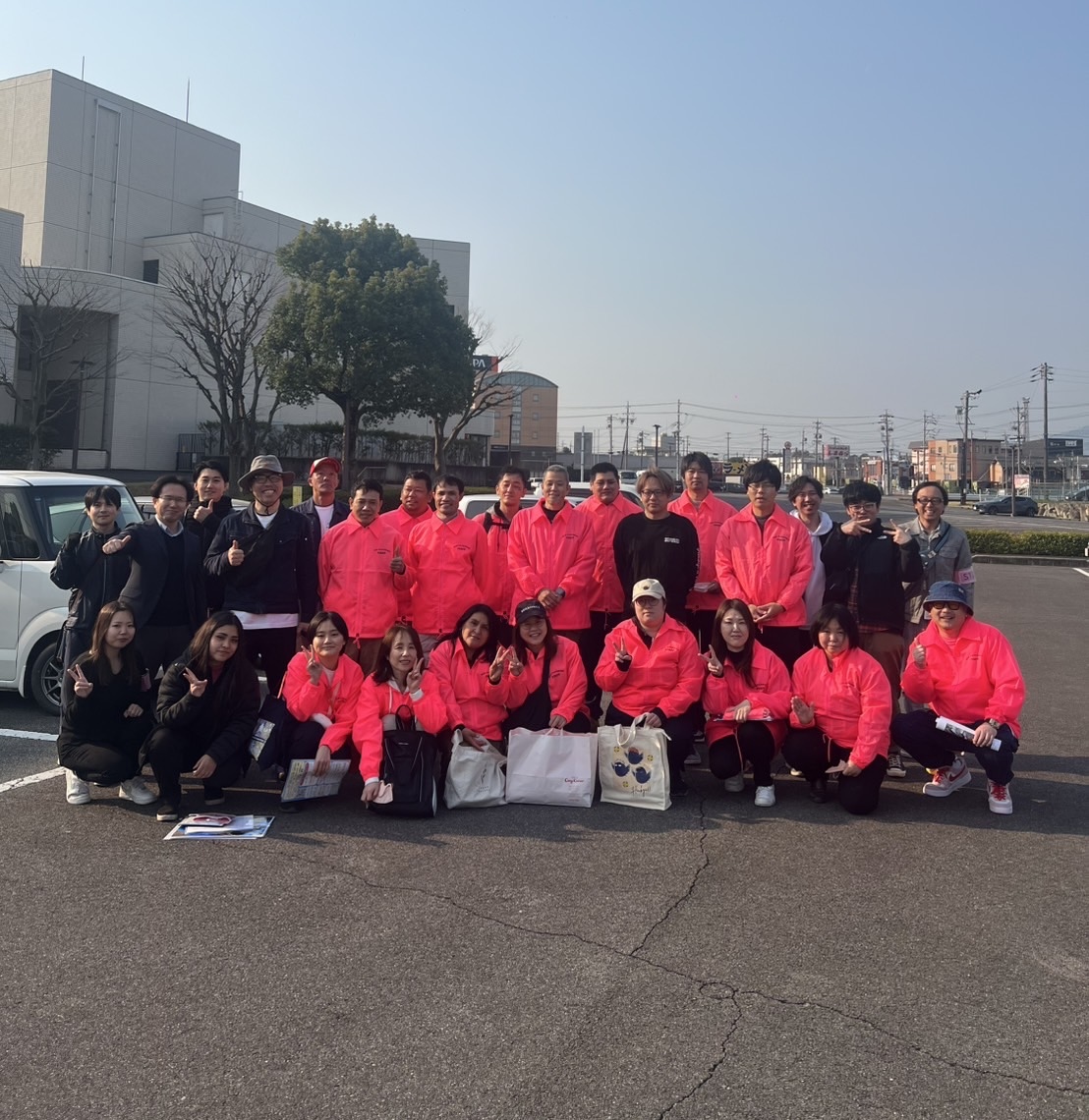 現場で作業を行うスタッフ