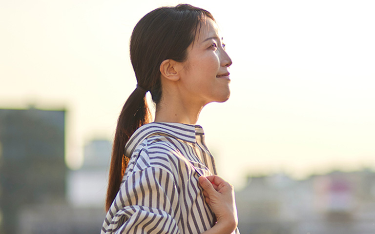 私生活を楽しむ女性