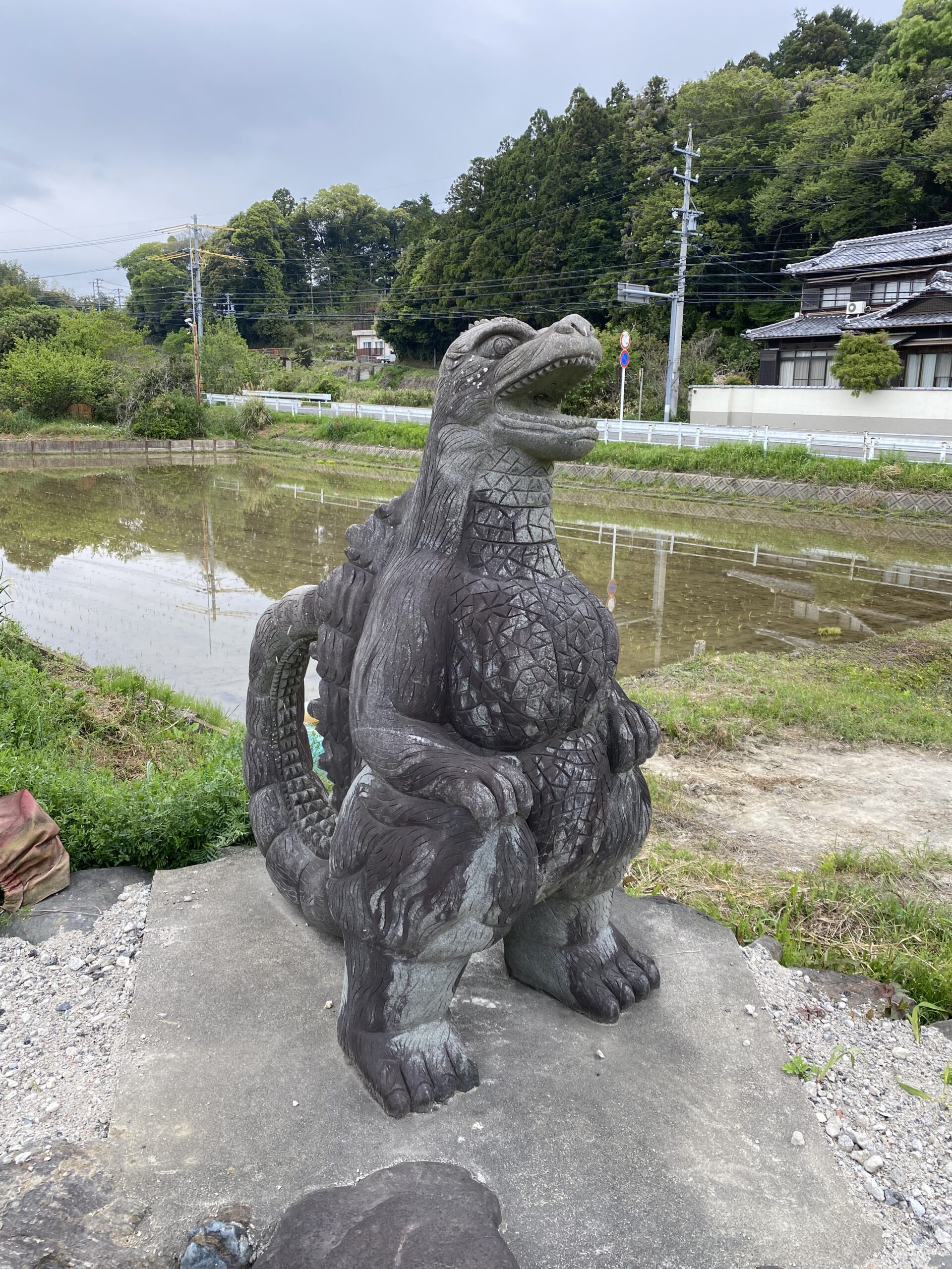 ゴジラと招き猫